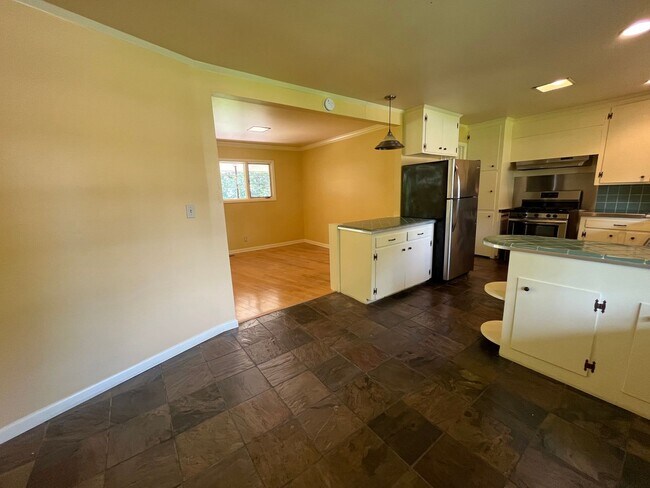 Building Photo - 3 Bedroom home near 41st & Harvard