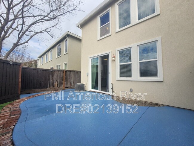 Building Photo - 569 Loch Lomond Way