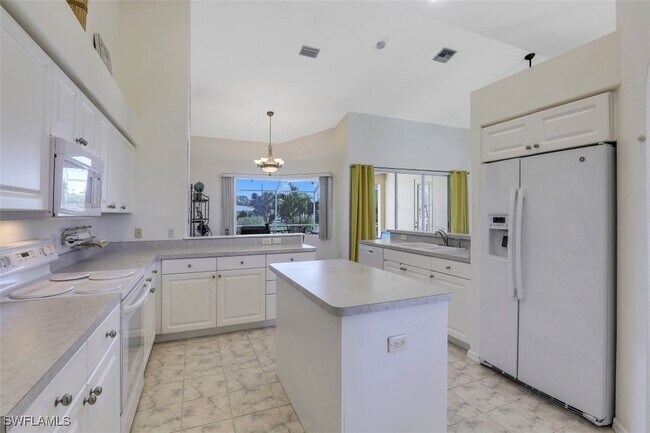 Building Photo - 5251 Tamiami Ct