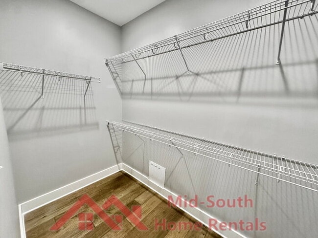 Building Photo - 441 Josephine St