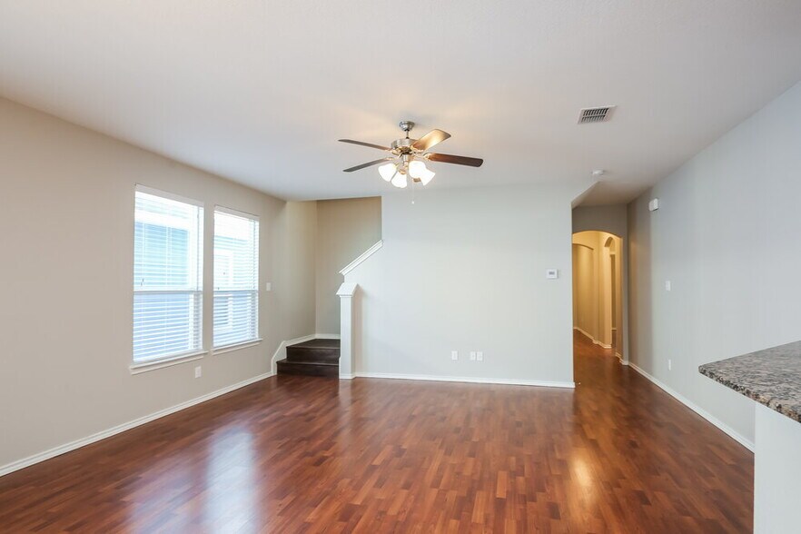 Building Photo - 10965 Colonial Heights Ln