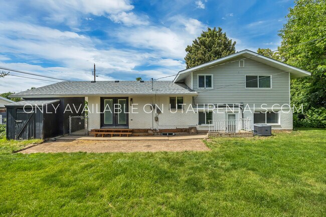 Building Photo - 786 E 350 N