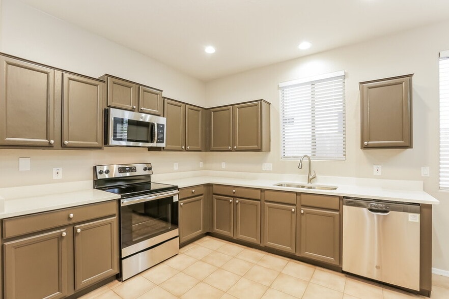 Building Photo - 6842 S 26th Pl
