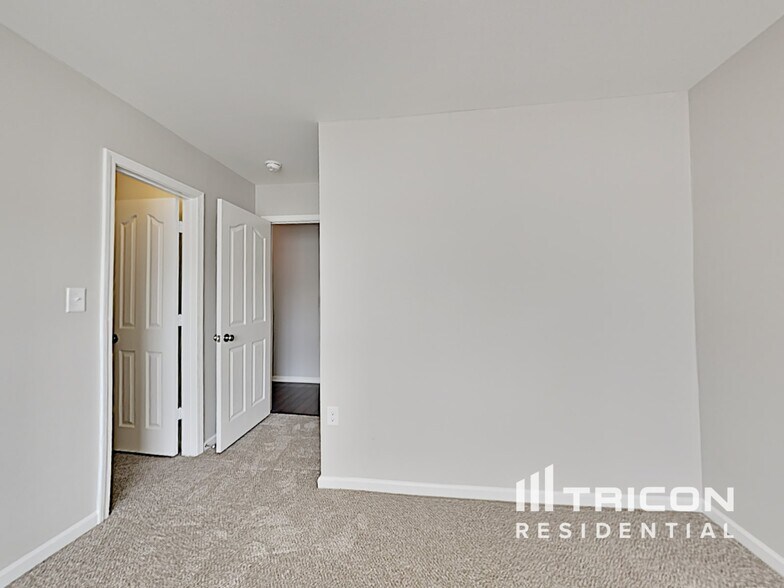 Building Photo - 1211 Chaser Ridge Ct