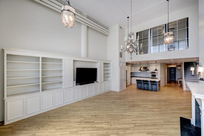 Building Photo - 1025 S Shepherd Dr