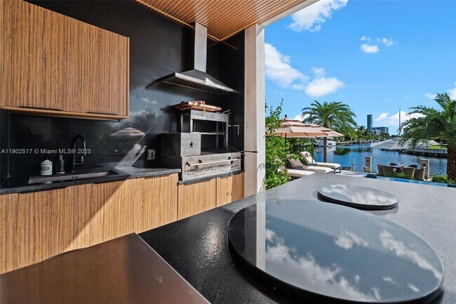 Building Photo - 655 Layne Blvd