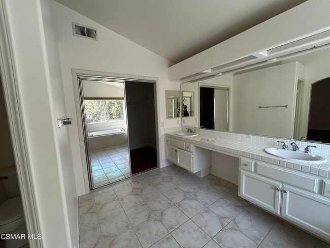 Building Photo - 2357 Laurelwood Dr