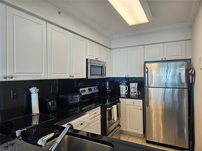 Building Photo - 2501 S Ocean Dr
