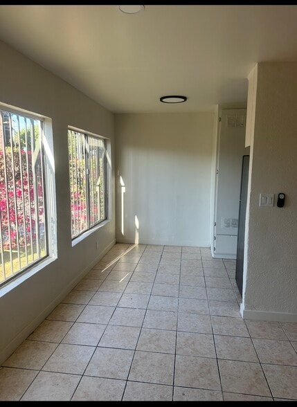 Building Photo - 12201 S Willowbrook Ave