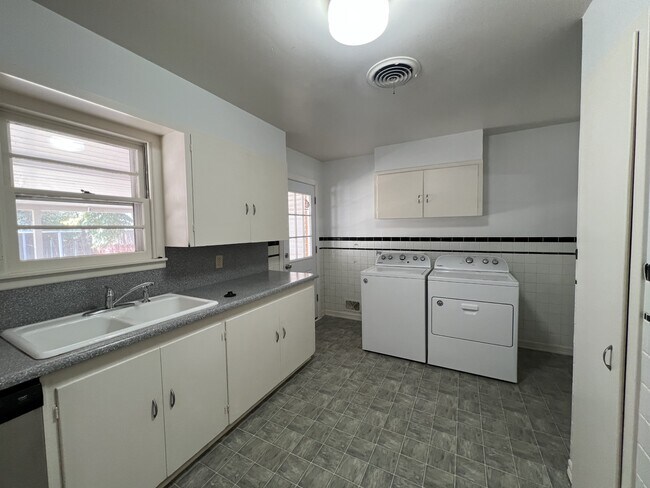 Building Photo - 3515 41st St