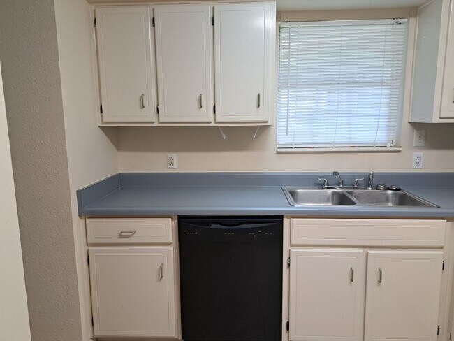 Building Photo - 7727 Betty Louise Dr