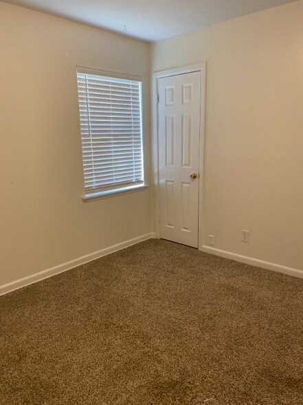 Building Photo - 3921 Sabine Ave