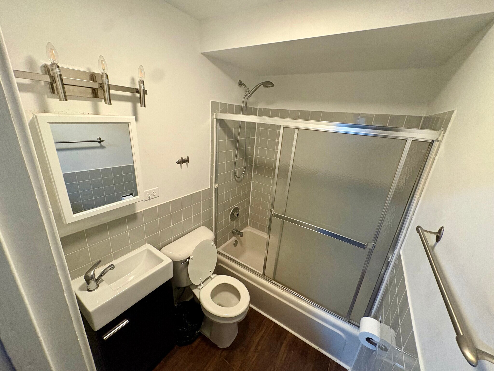 Building Photo - 5235 N Damen Ave