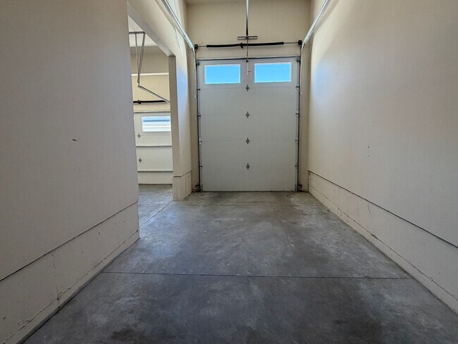 Building Photo - 1716