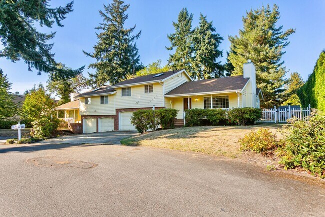 Building Photo - 2bd 2ba luxury duplex