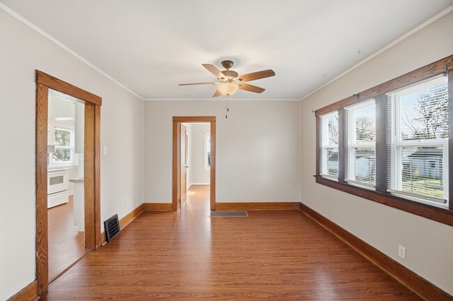 Building Photo - 1033 Forest Ave