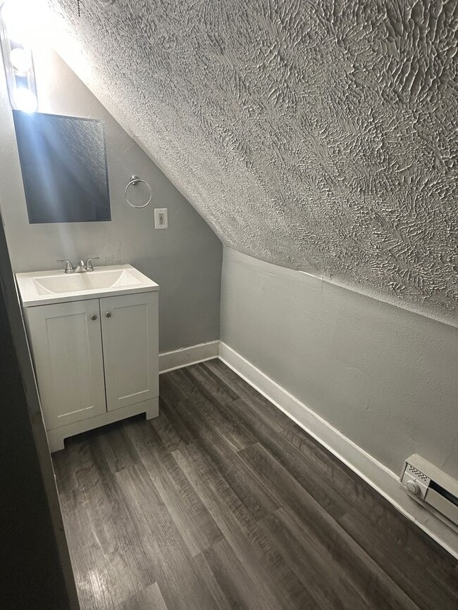 Building Photo - 10022 Parkgate Ave