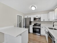 Building Photo - 206 Ava Ave