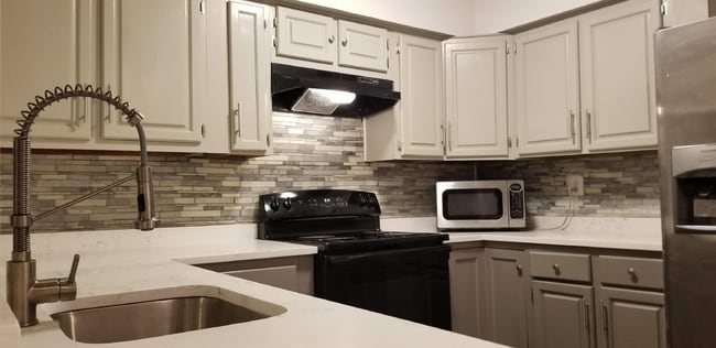 Building Photo - Convenient and Affordable N.Bethesda Condo