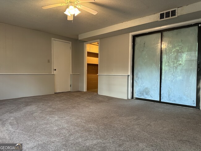 Building Photo - 498 North Ave