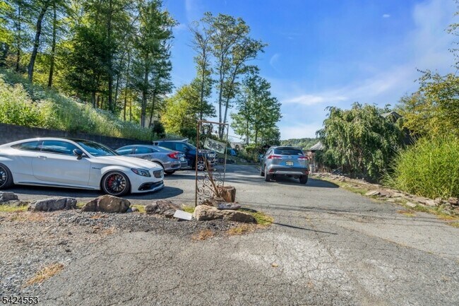 Building Photo - 363 Lakeside Blvd