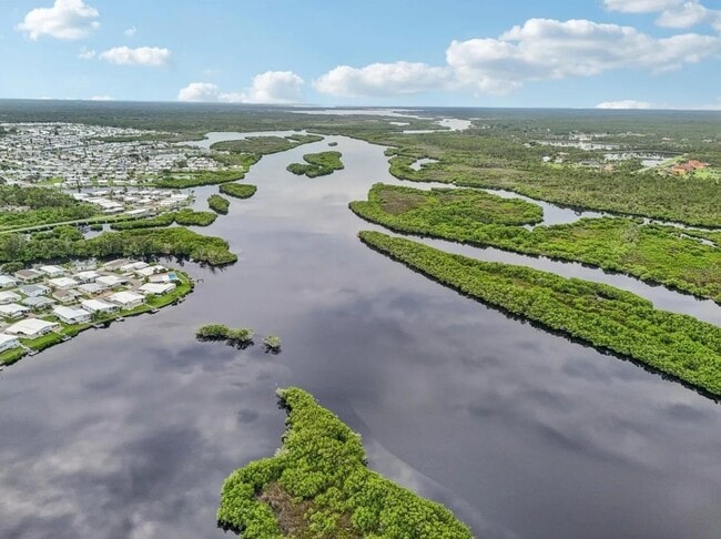 Building Photo - 106 Lazy River Rd