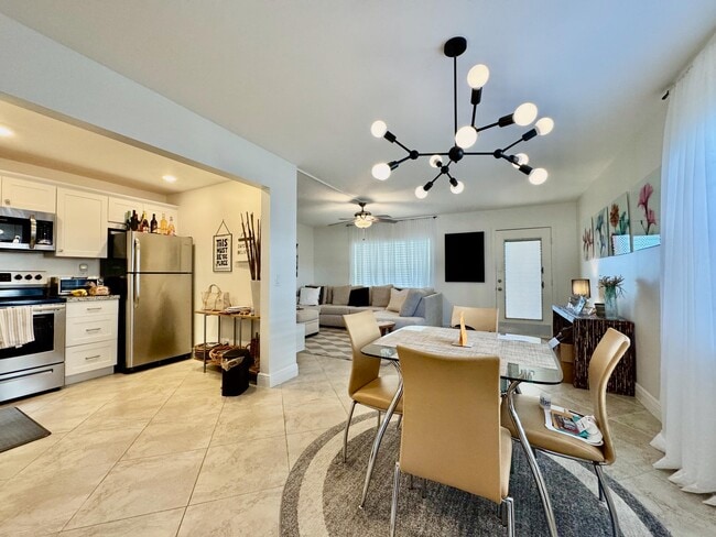 Building Photo - 530 Normandy Ln