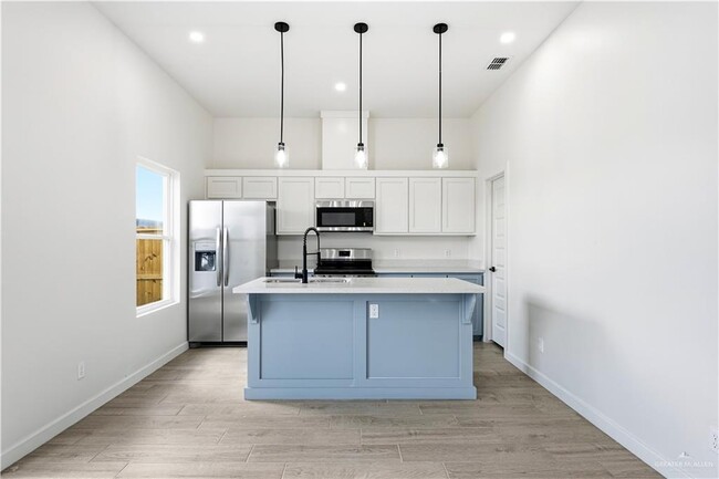 Building Photo - 14 Notre Dame Ave