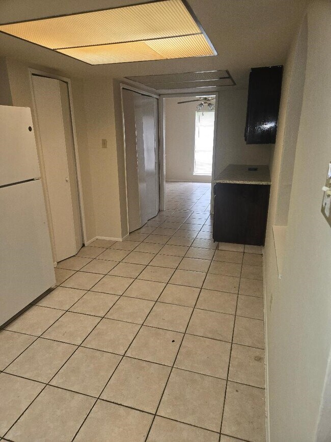 Building Photo - 15803 Munson Ln