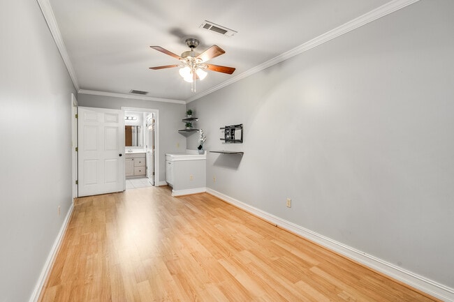 Building Photo - 331 Carpenter Dr NE