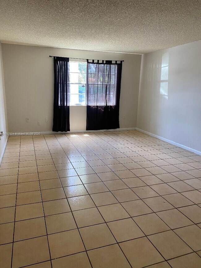Building Photo - 17255 SW 95th Ave