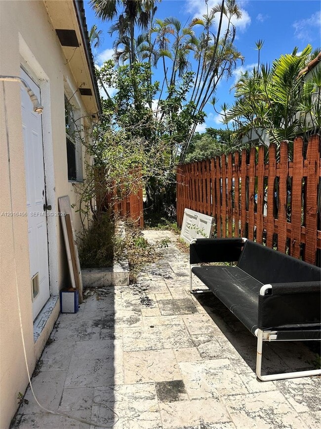 Building Photo - 1427 N 26th Ave