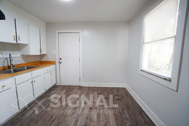 Building Photo - 3909 39th Ct N