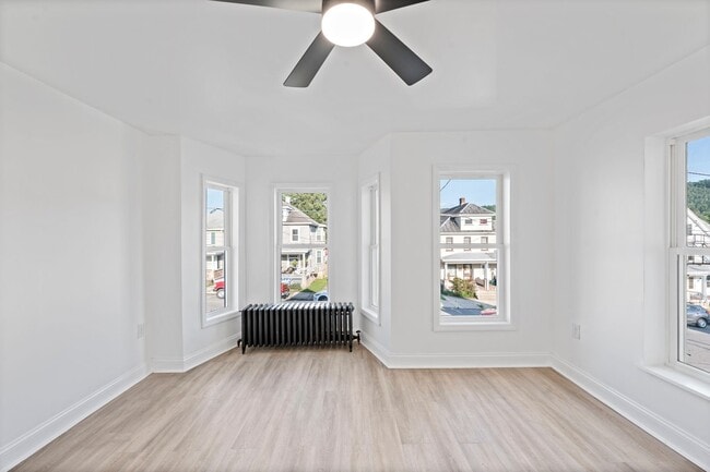 Building Photo - Newly Renovated 4-Bedroom, 2-Bath Home wit...
