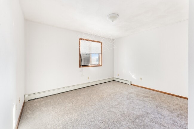 Building Photo - 621 N Rogers Ave