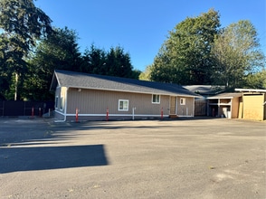 Building Photo - Plenty of Parking!!!