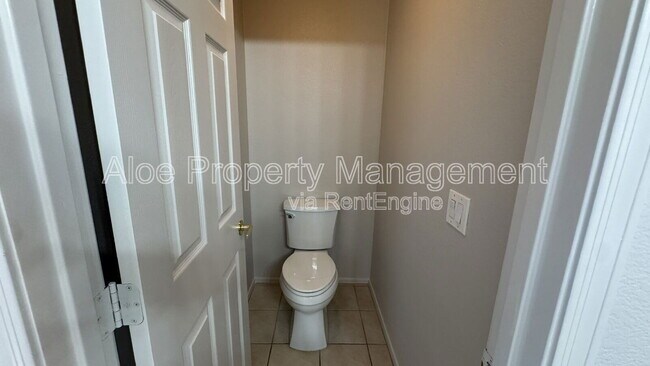 Building Photo - 491 W Ebony Way