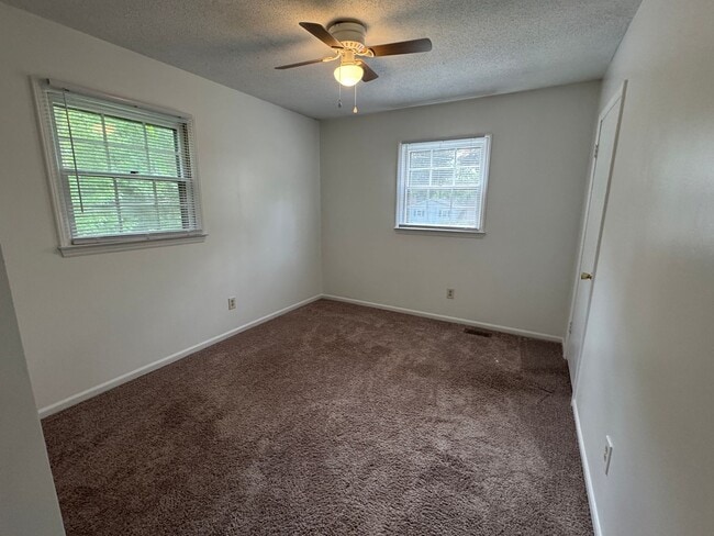 Building Photo - Move in Ready!