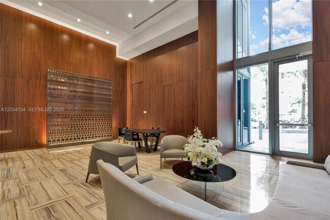 Building Photo - 1300 Brickell Bay Dr