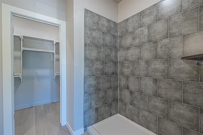 Building Photo - 2106 Willow Pl
