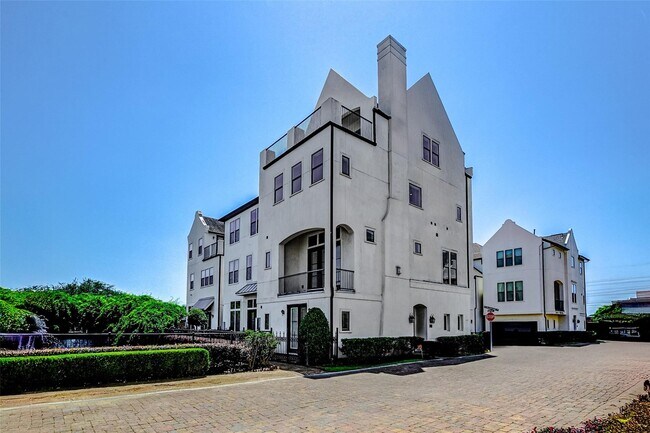 Building Photo - 9941 Woodwind Ln N