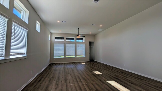 Building Photo - 31814 Blossom Ln