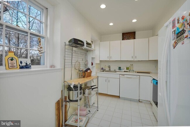 Building Photo - 3630 39th St NW