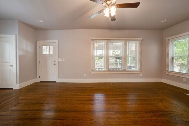 Building Photo - 3/2.5 Dream Home With Lots Of Charm