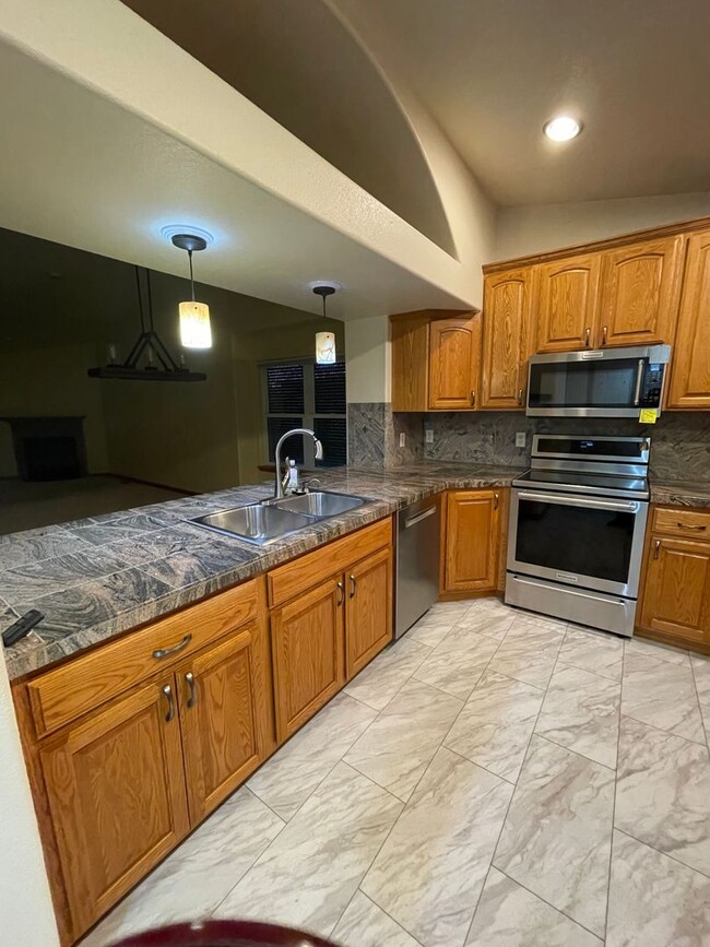 Building Photo - Beautiful 4 bedroom home in West Greeley a...