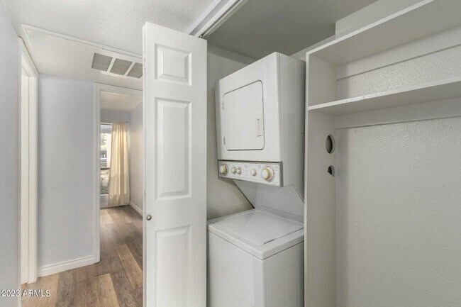 Building Photo - 3434 W Danbury Dr