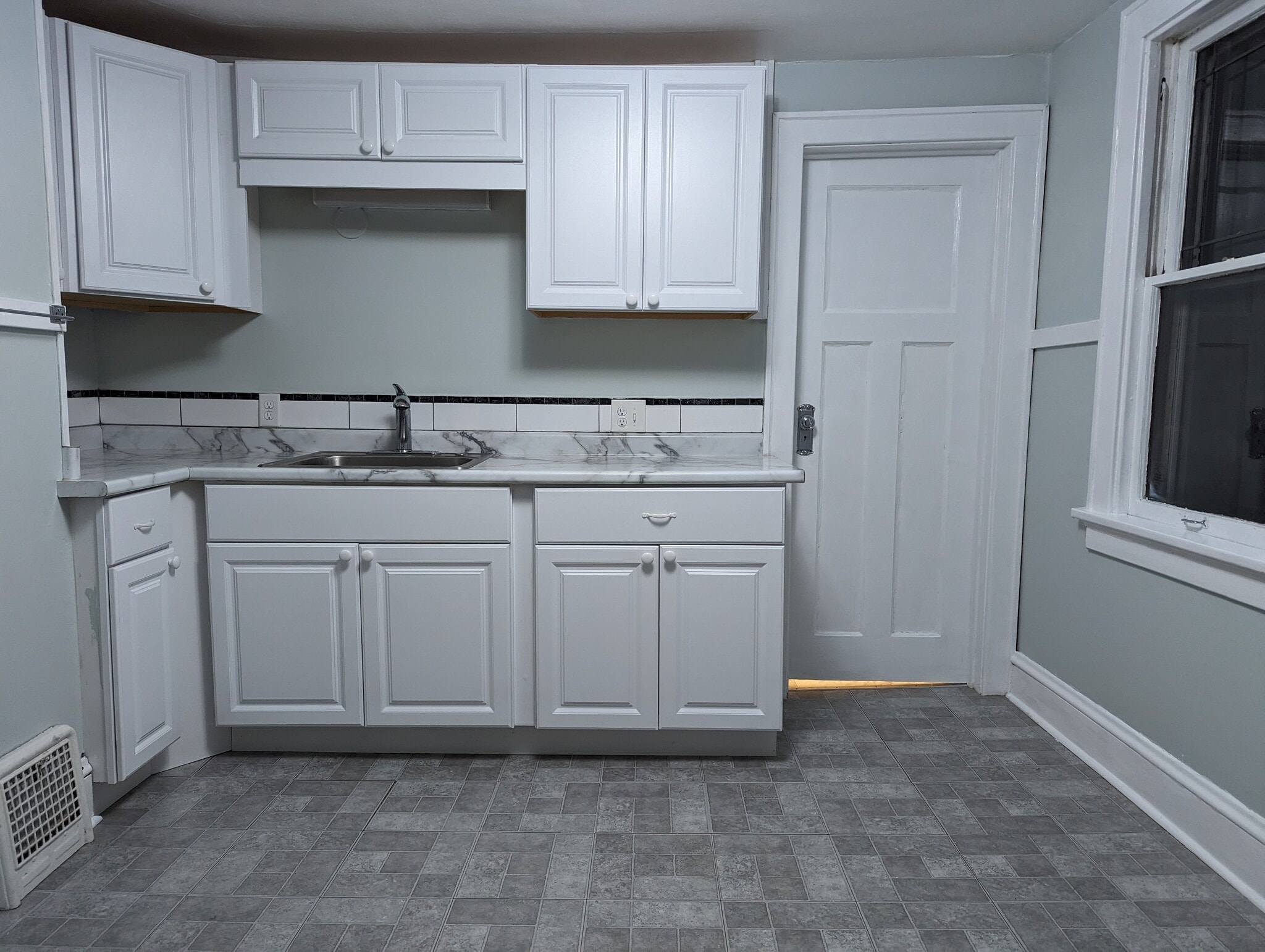 Kitchen - 820 W Glendale Ave