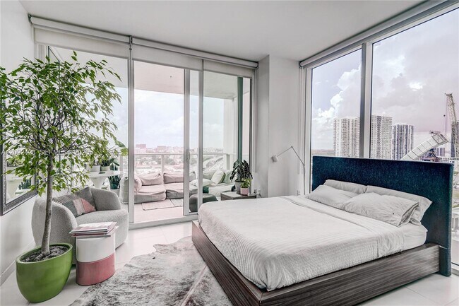 Building Photo - 1040 Biscayne Blvd