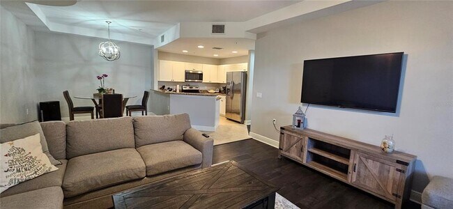 Building Photo - 1502 SW 50th St