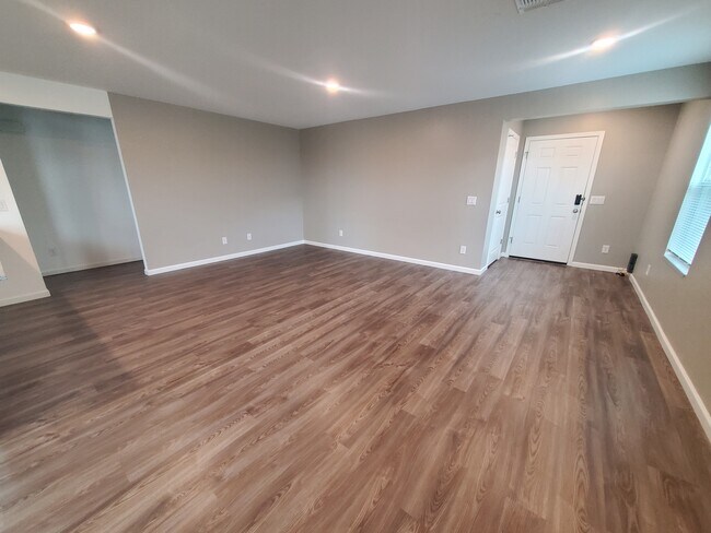 Building Photo - 1920 Broken Arrow Dr